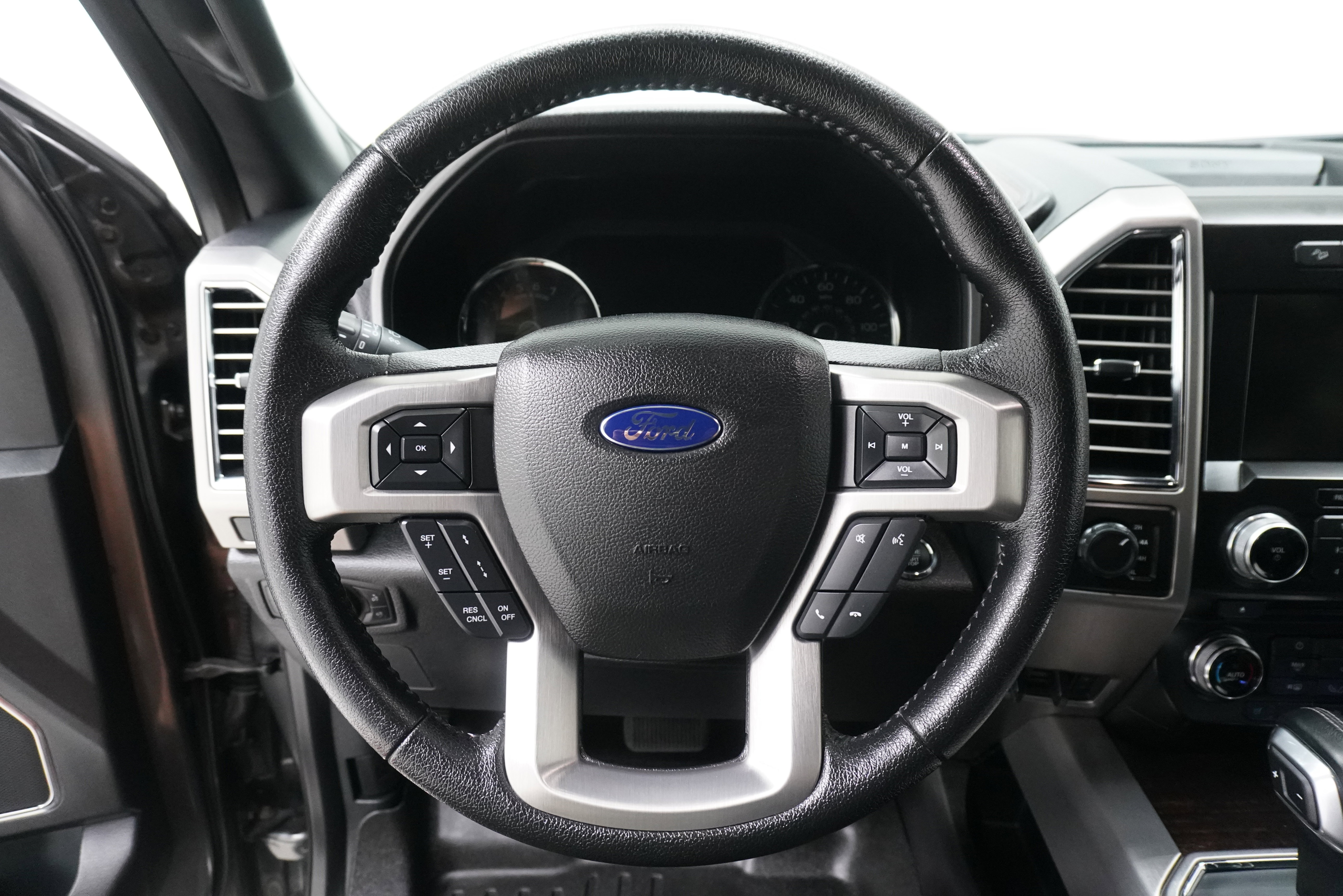 Used 2015 Ford F150 Platinum w/ Equipment Group 701A Luxury AWD/4WD image 21