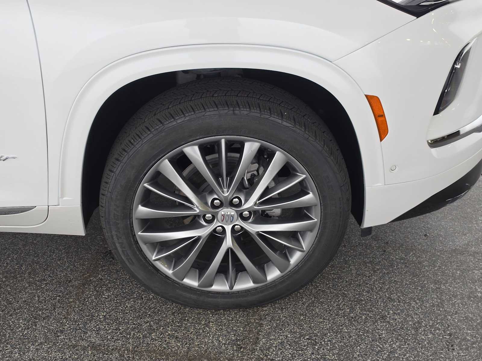 Used 2025 Buick Enclave Avenir w/ Super Cruise Package FWD image 9