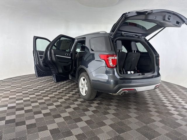 Used 2017 Ford Explorer XLT w/ Equipment Group 202A image 18