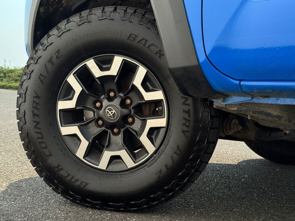 Used 2020 Toyota Tacoma TRD Off-Road w/ Technology Package AWD/4WD image 25