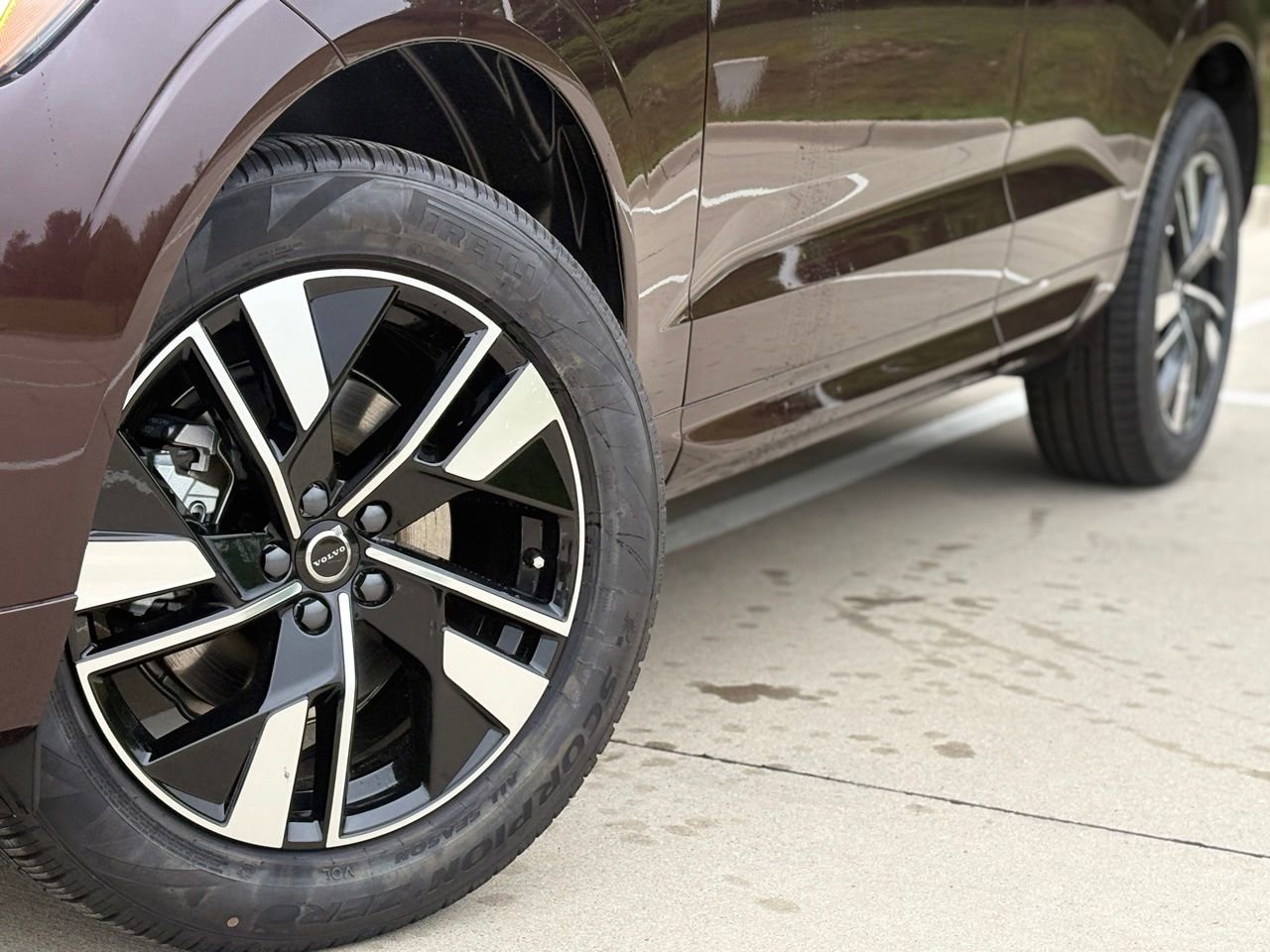 New 2026 Volvo XC60 B5 Core w/ Protection Package Premier AWD/4WD image 7