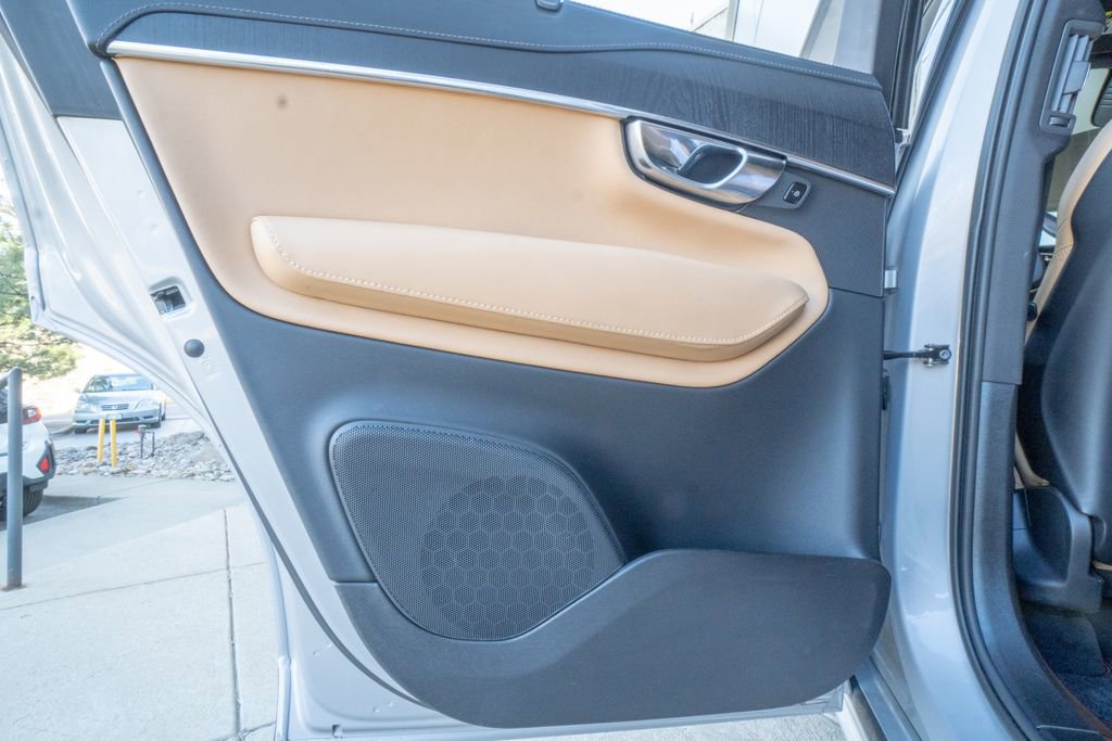 Used 2023 Volvo XC90 B6 Ultimate image 16