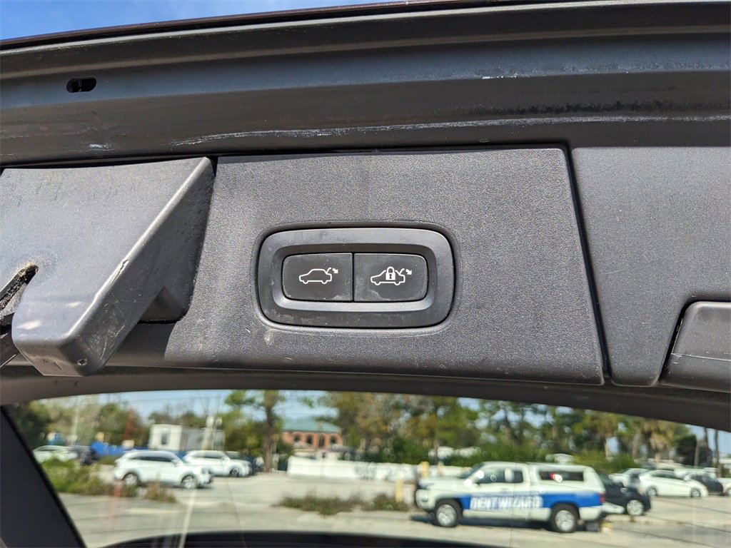 Used 2018 Volvo V90 T5 Cross Country w/ Convenience Package image 14