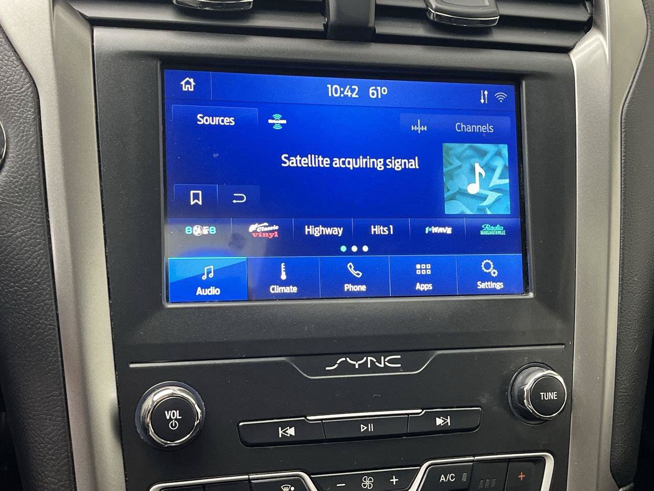 Used 2020 Ford Fusion SE AWD/4WD image 18