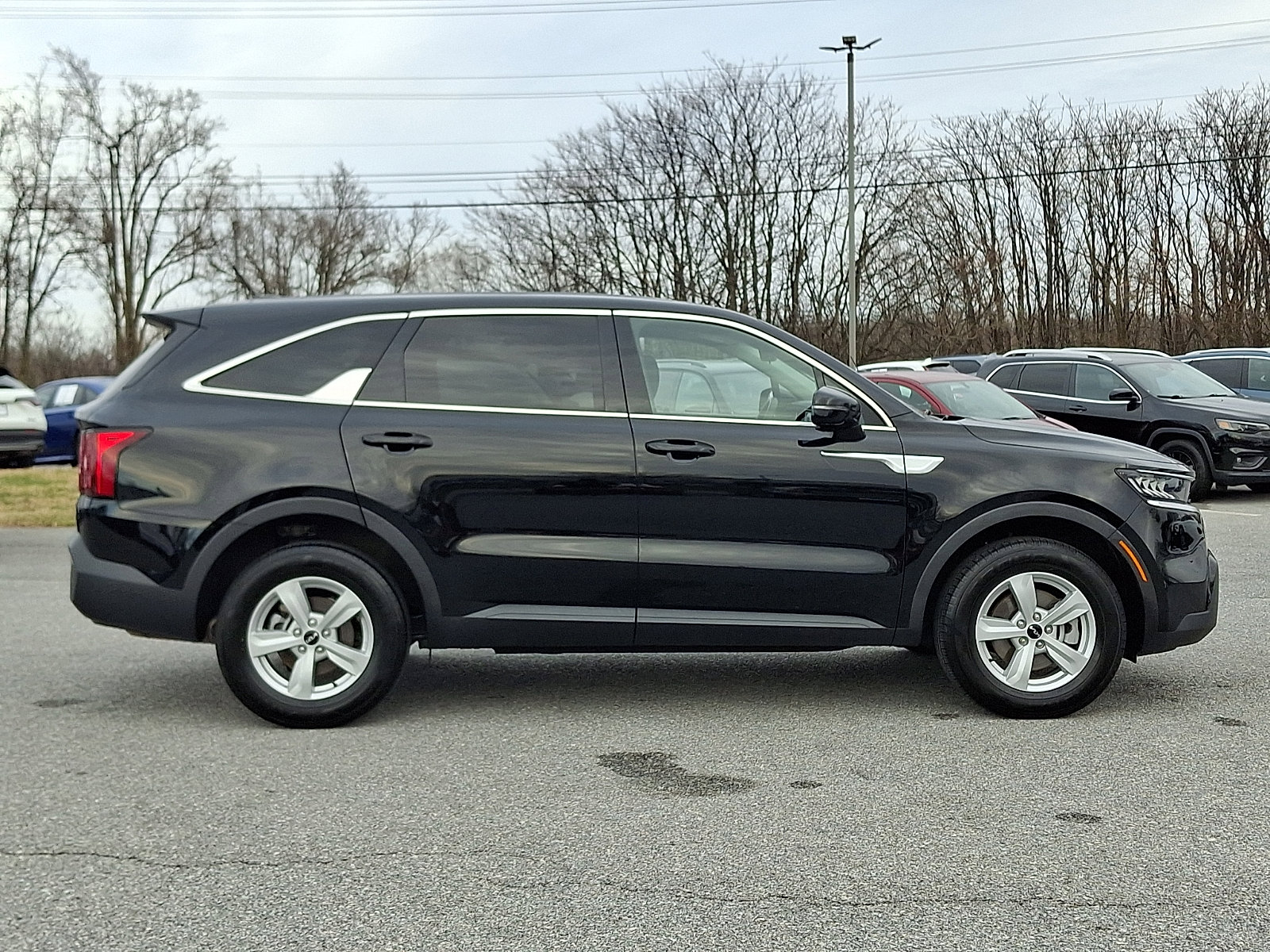 Used 2023 Kia Sorento LX image 7