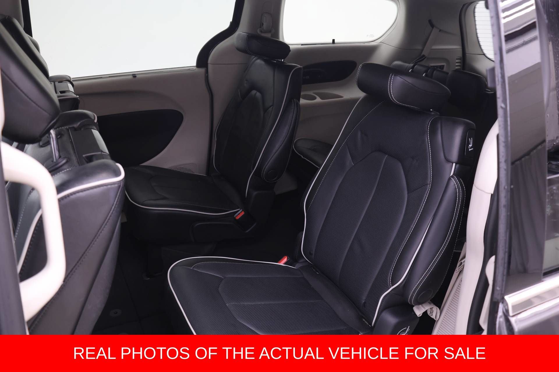 Used 2022 Chrysler Pacifica Limited w/ Uconnect Theater Family Group AWD/4WD image 11