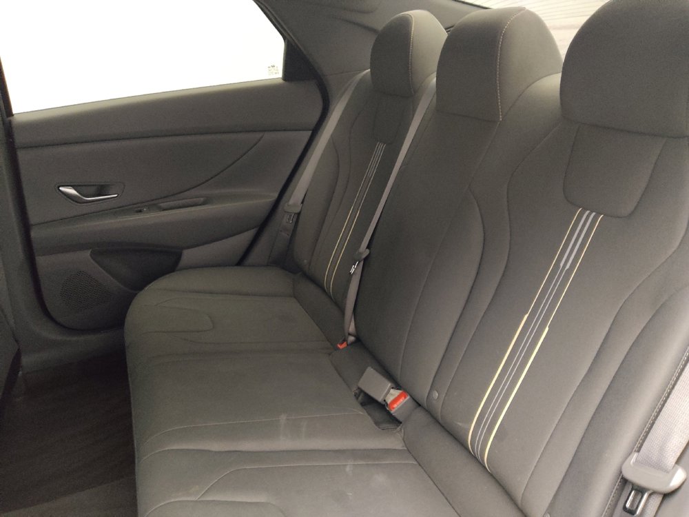 Used 2023 Hyundai Elantra SEL image 18