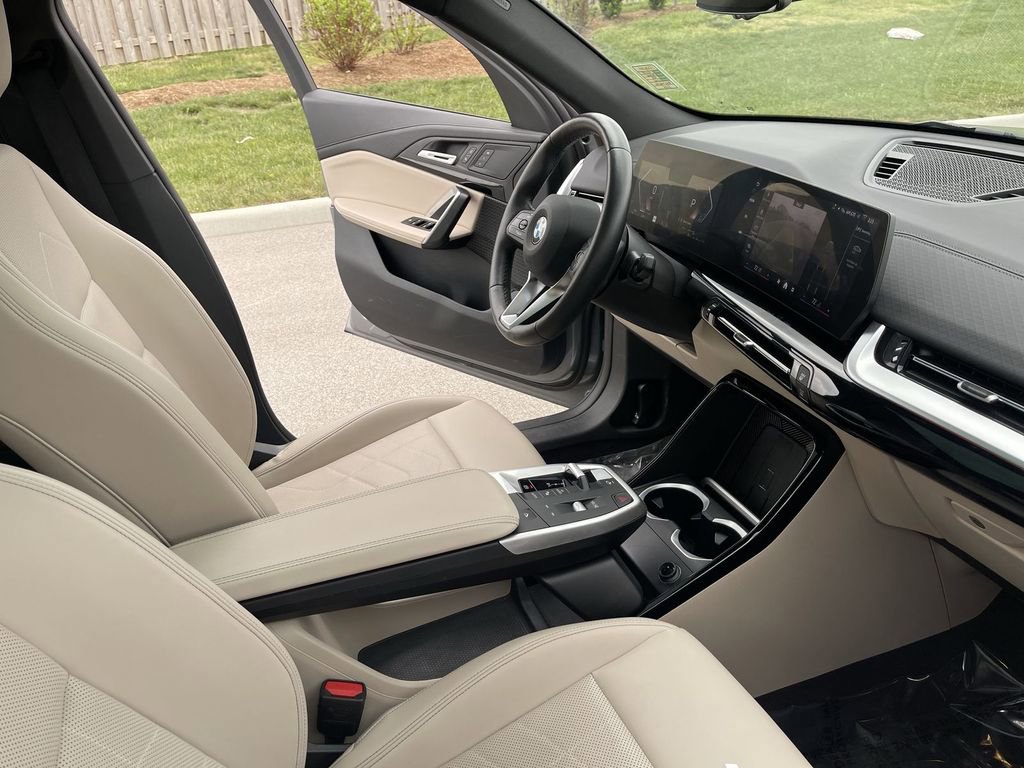 Used 2025 BMW X2 xDrive28i AWD/4WD image 38