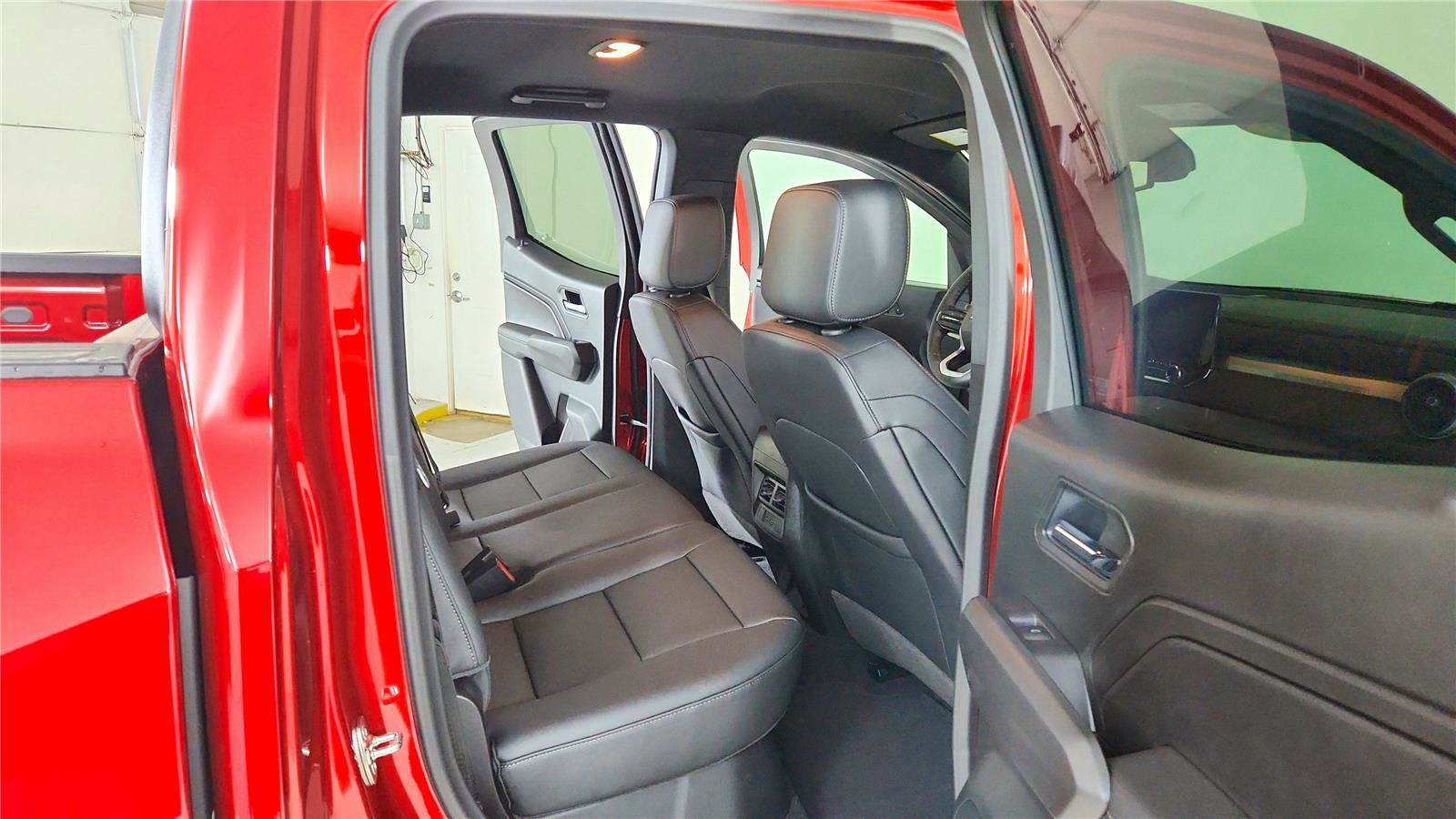 Used 2026 Chevrolet Colorado LT w/ LT Convenience Package image 35