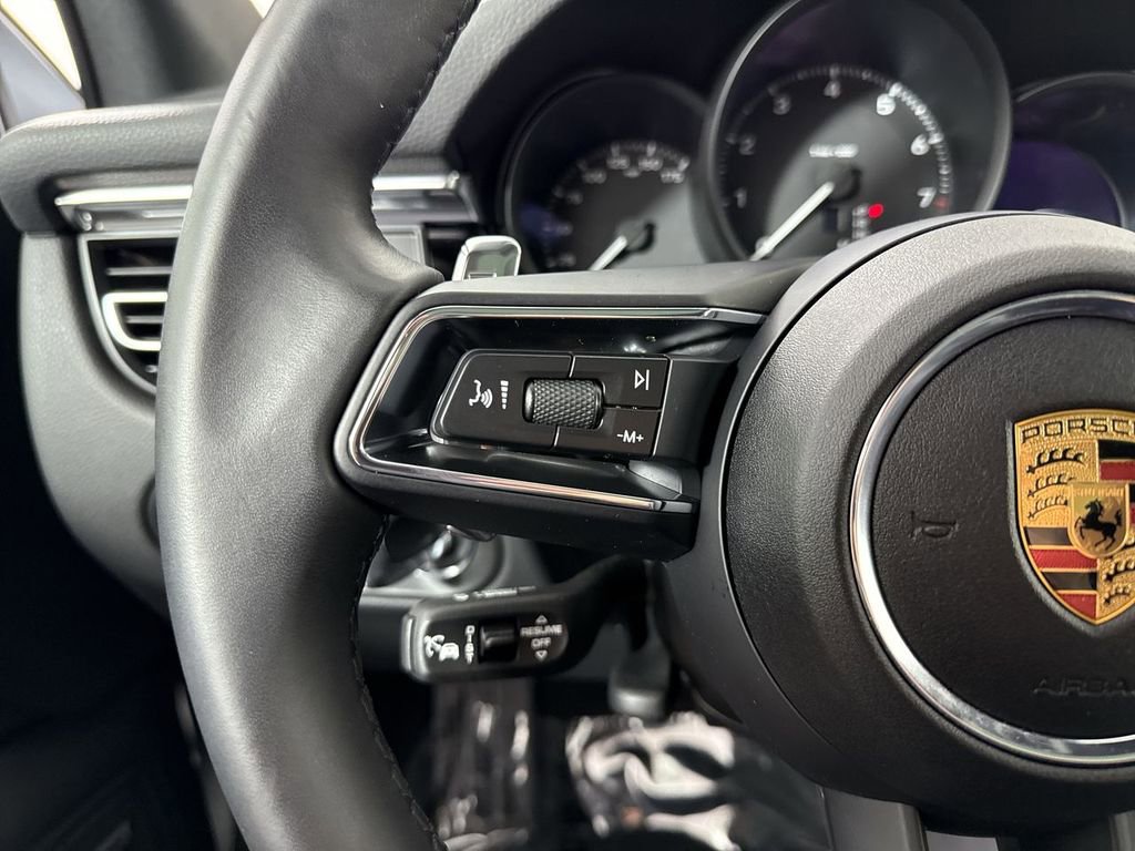 Certified 2025 Porsche Macan image 38