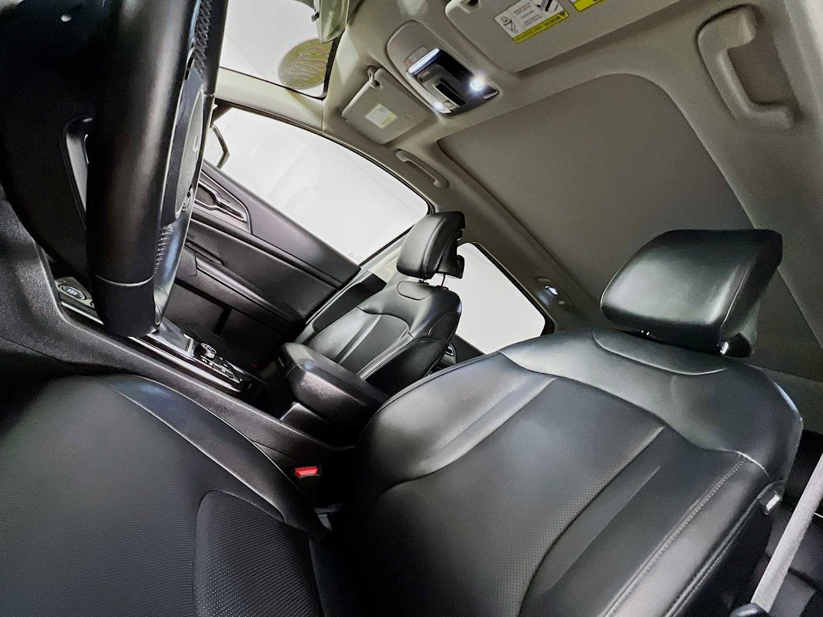 Used 2023 Kia Sportage SX image 22