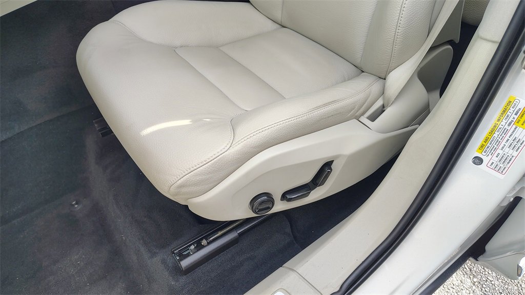 Certified 2023 Volvo XC60 B5 Plus w/ Climate Package image 10