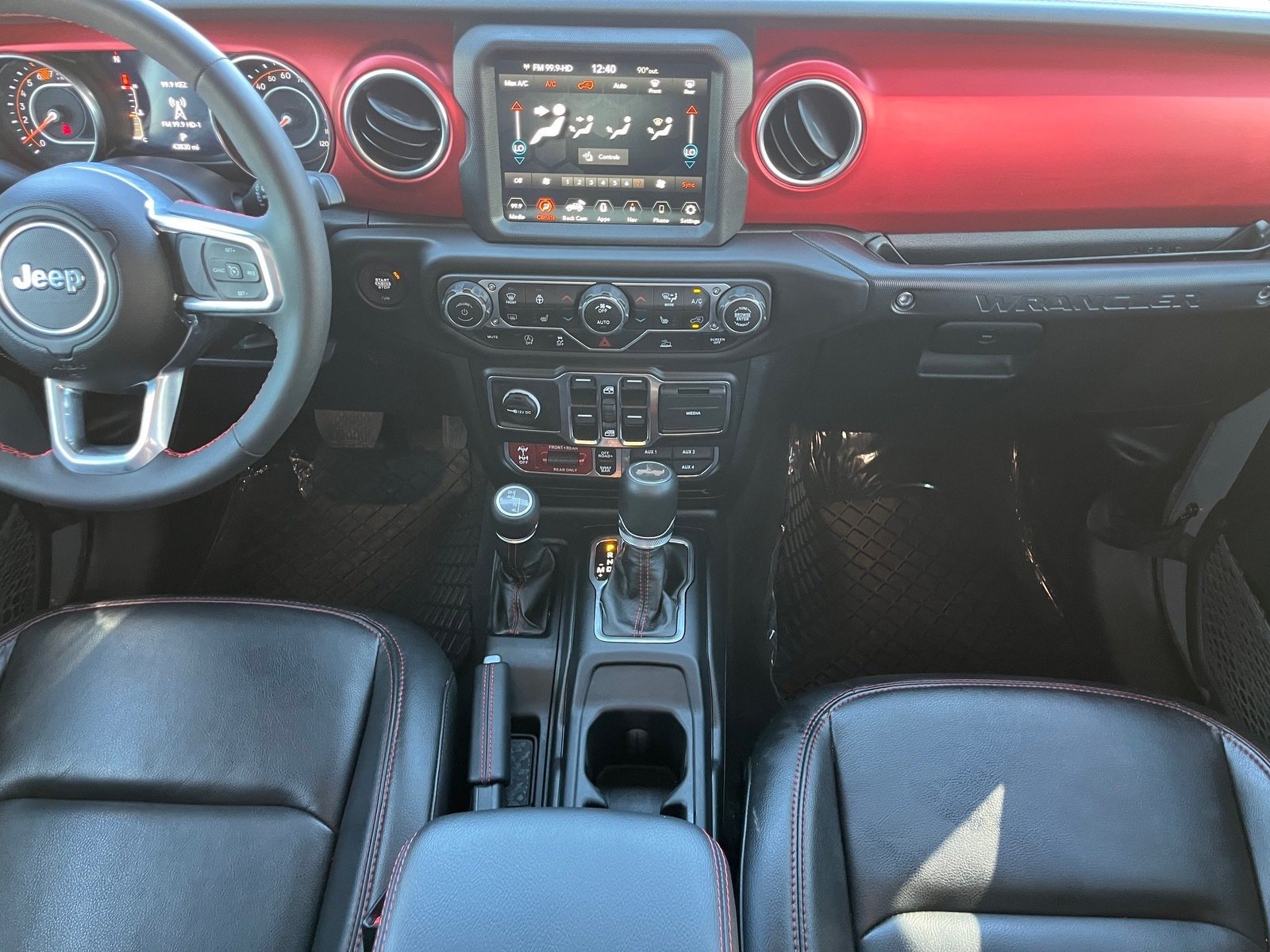 Used 2023 Jeep Wrangler Unlimited Rubicon w/ Cold Weather Group AWD/4WD image 14