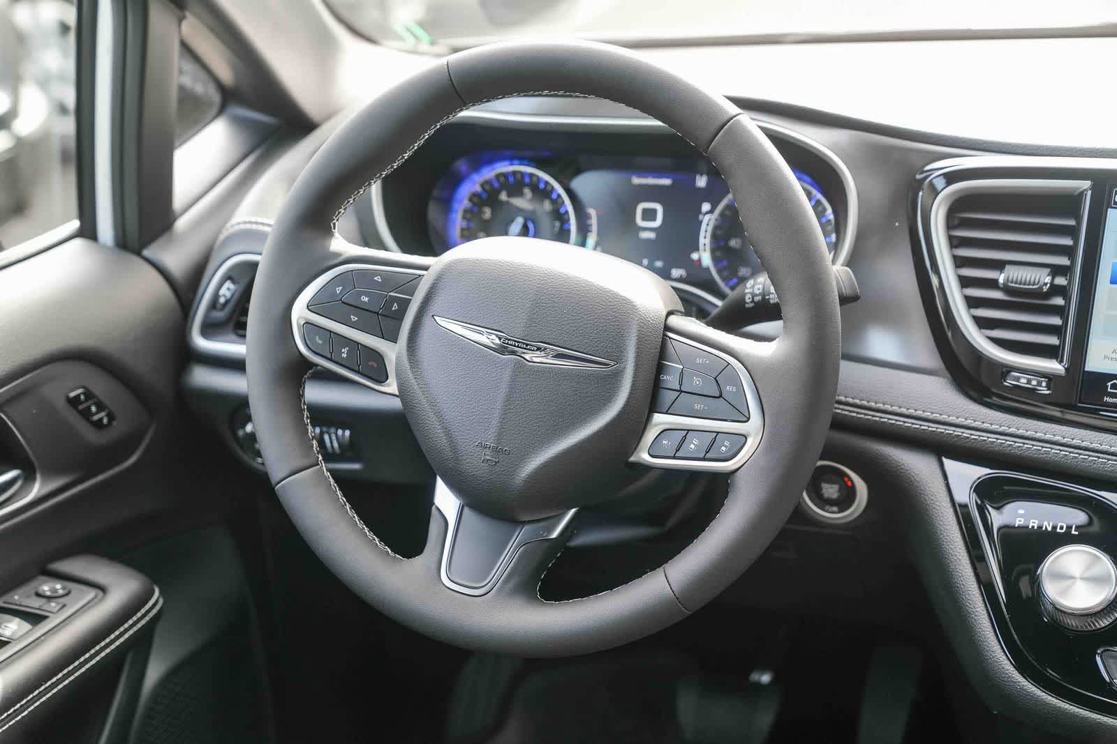 New 2026 Chrysler Pacifica Select FWD image 16