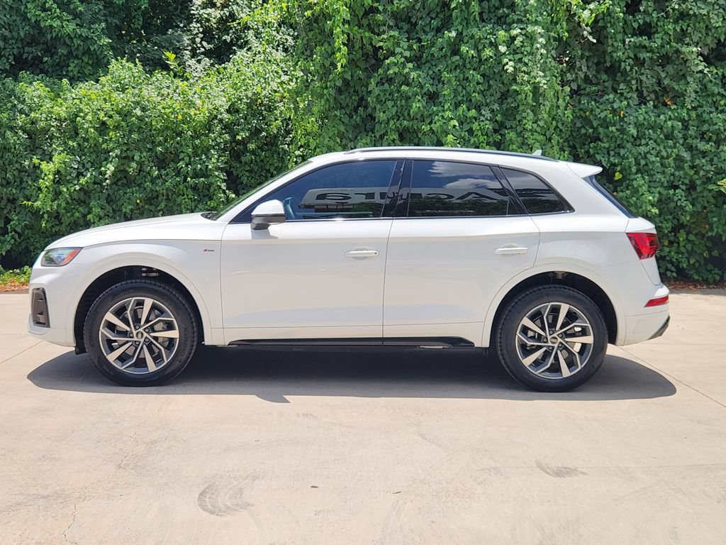 Certified 2024 Audi Q5 2.0T Premium w/ Summer of Audi Package AWD/4WD image 7