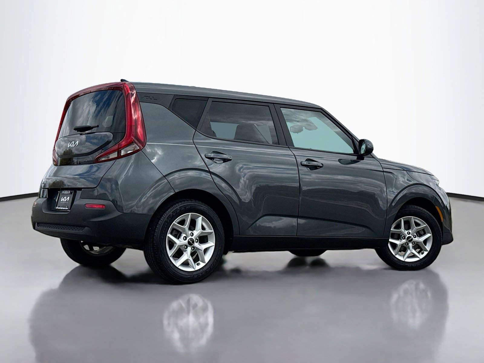 Used 2022 Kia Soul S image 2