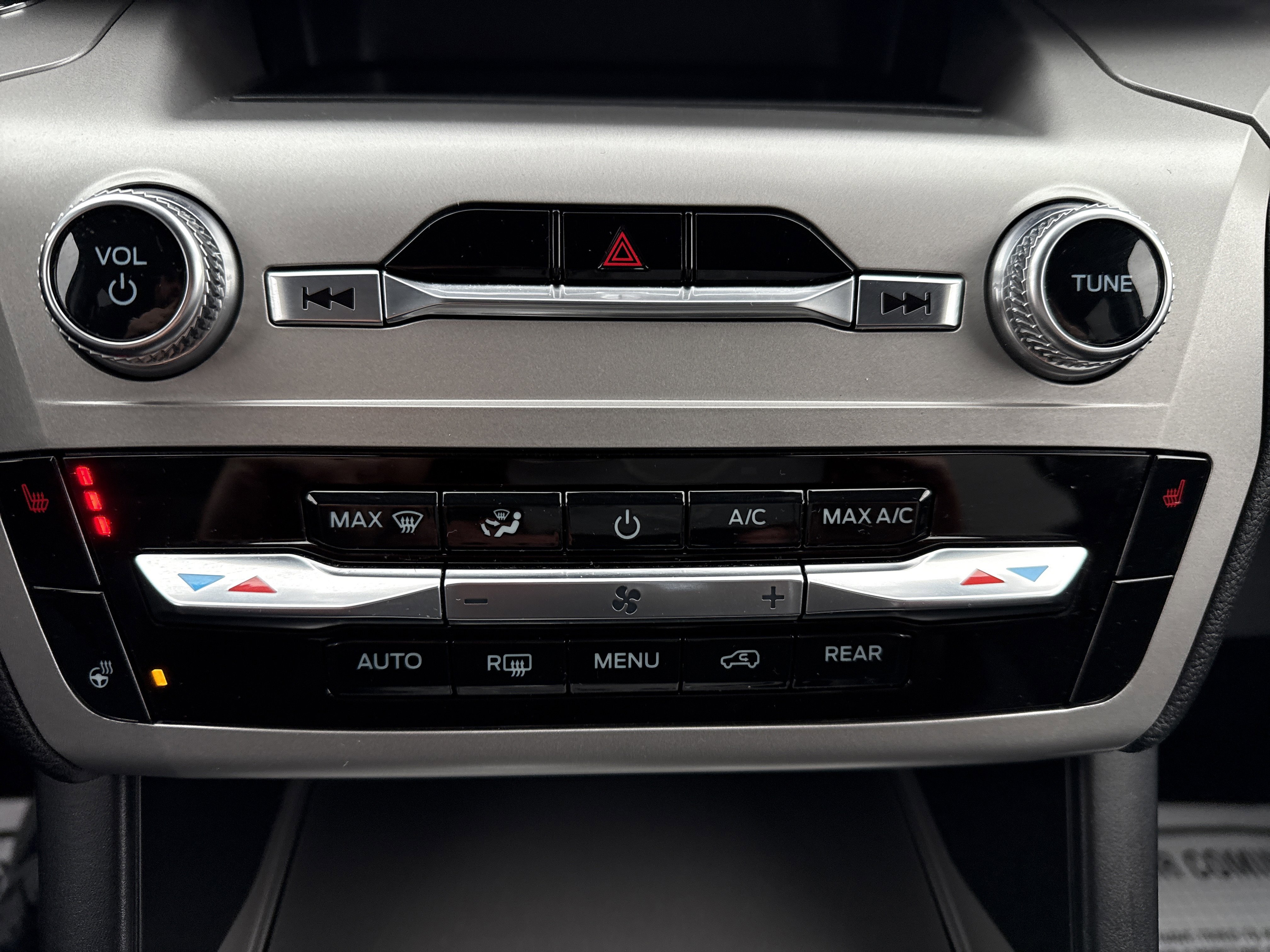 Used 2022 Ford Explorer XLT w/ Equipment Group 202A image 27