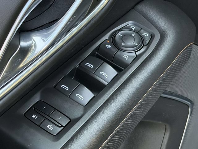 Used 2023 GMC Yukon XL AT4 w/ Technology Package AWD/4WD image 7