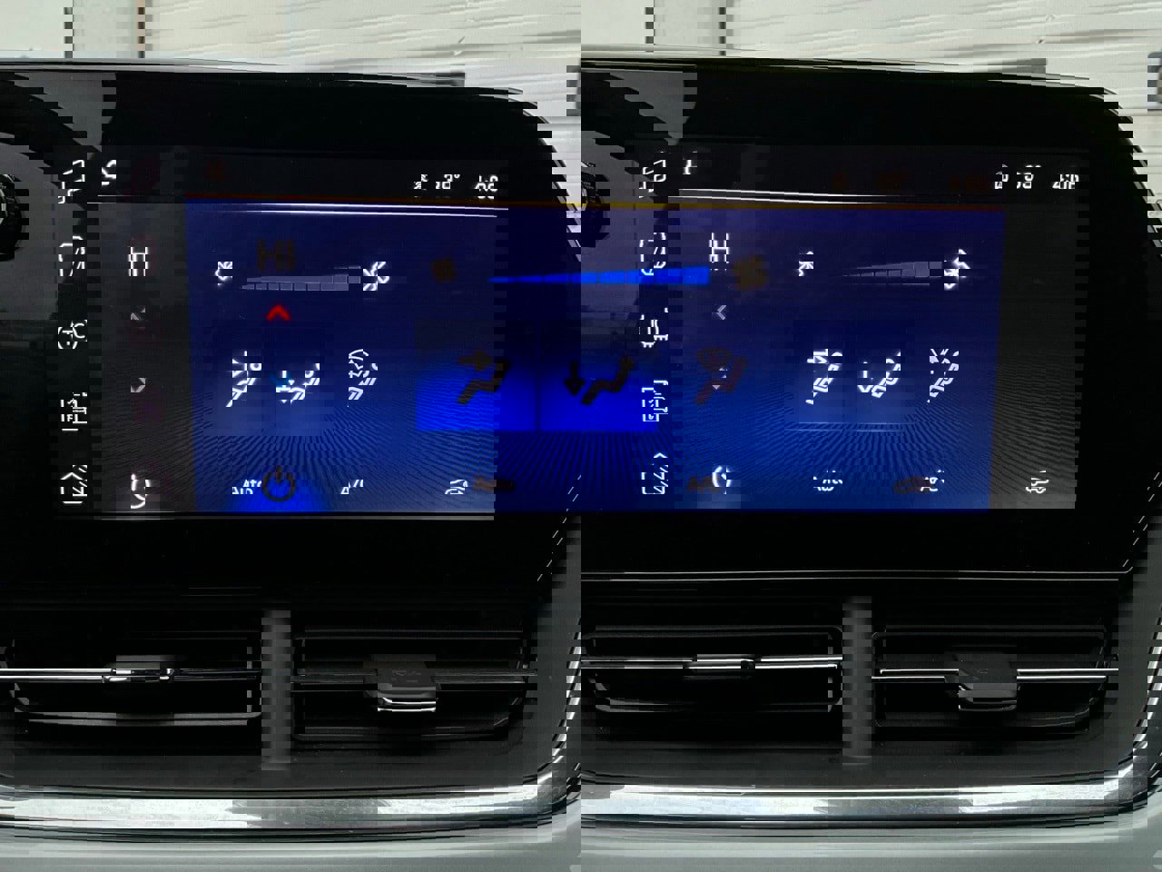 Used 2025 Chevrolet Trax LT image 27