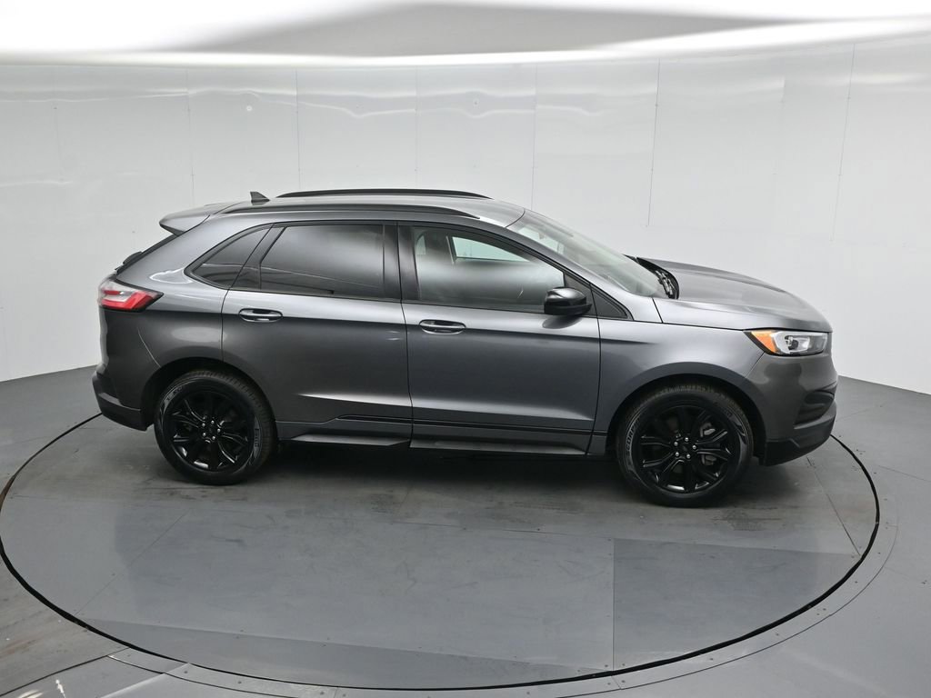 Certified 2022 Ford Edge SE w/ Black Appearance Package image 54