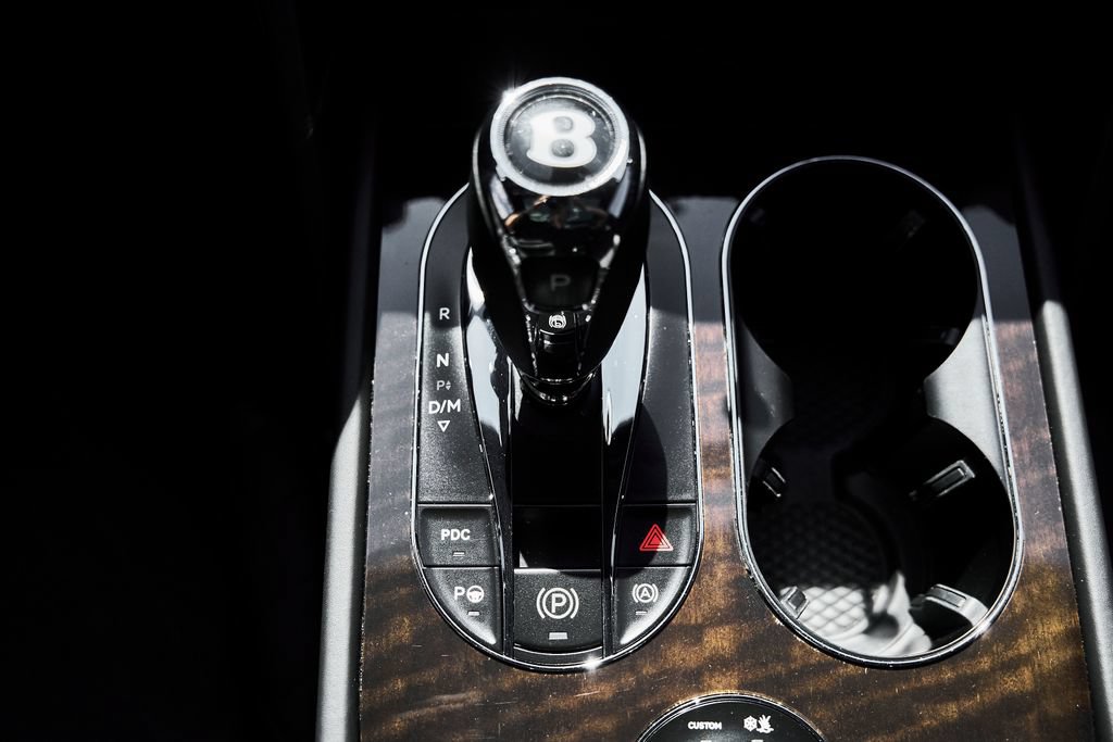Used 2017 Bentley Bentayga AWD/4WD image 63