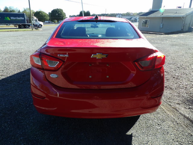 Used 2018 Chevrolet Cruze LS FWD image 4