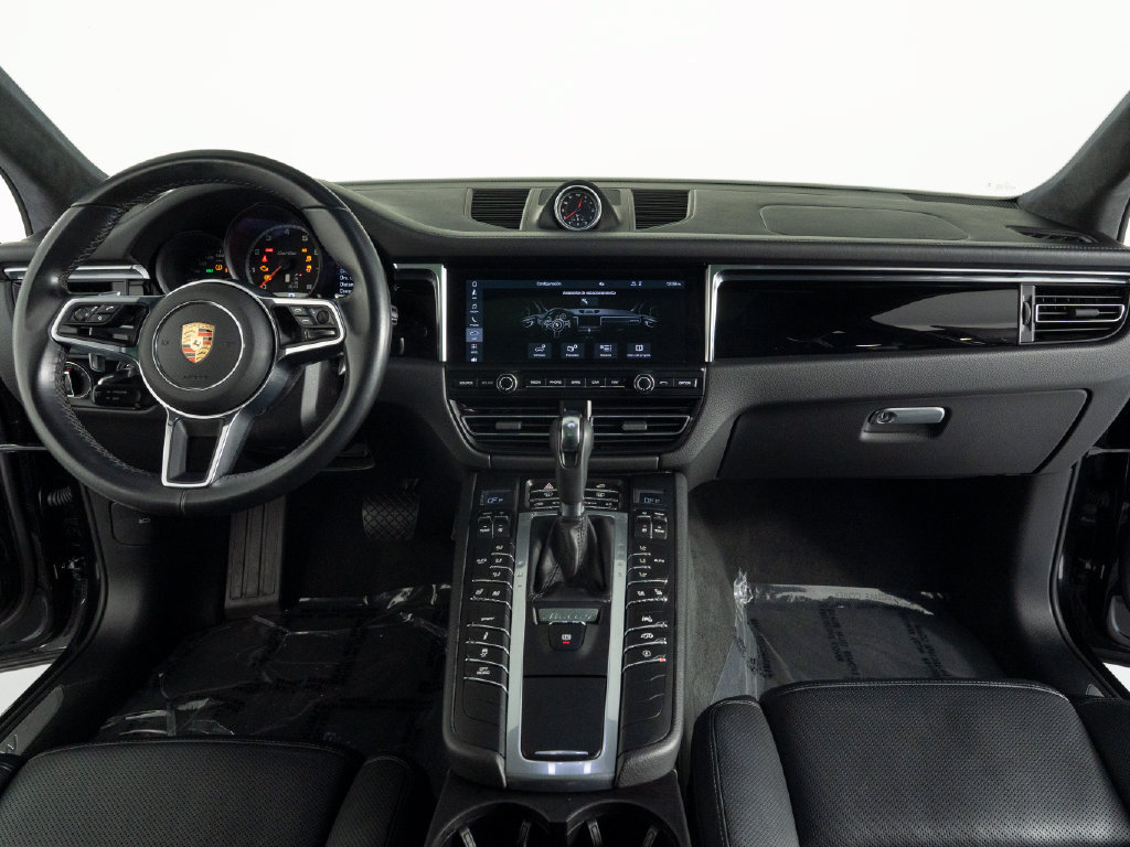 Certified 2021 Porsche Macan Turbo AWD/4WD image 41