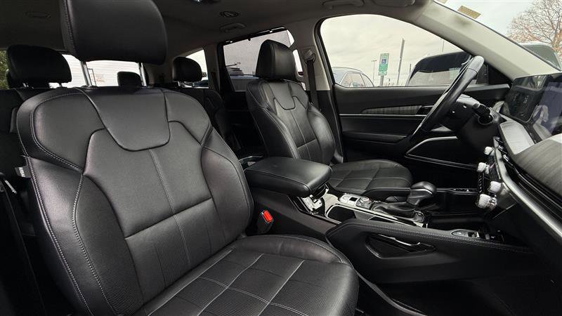 Used 2024 Kia Telluride EX w/ EX Captain's Chair Package image 31