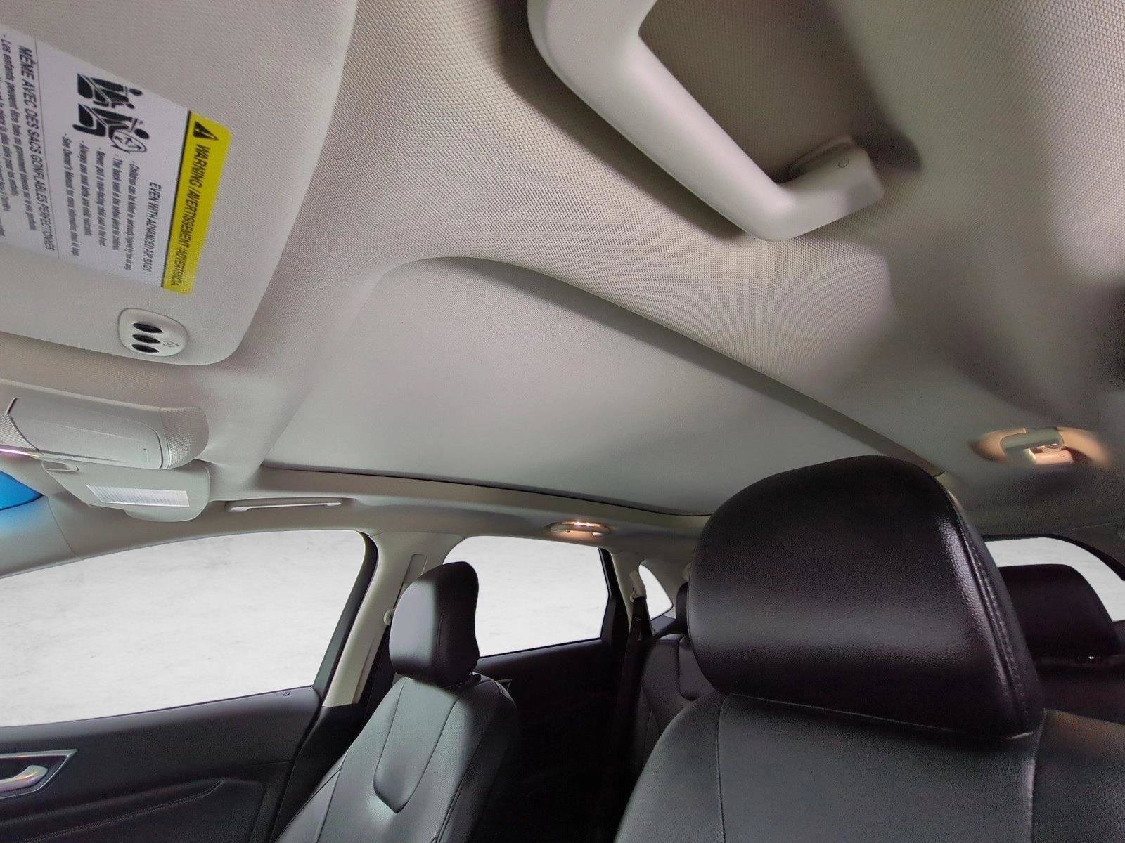Used 2018 Ford Edge Titanium w/ Equipment Group 302A AWD/4WD image 16