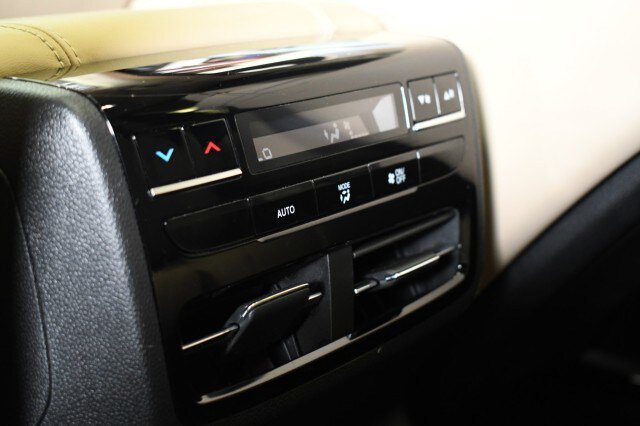 Used 2023 Acura MDX w/ Technology Package AWD/4WD image 22