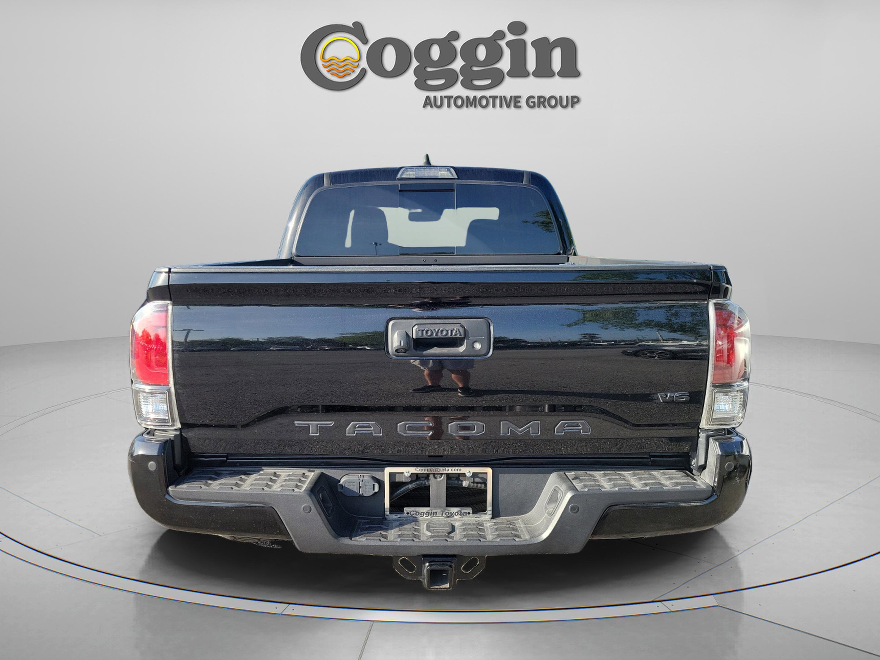 Used 2023 Toyota Tacoma TRD Sport w/ TRD Premium Sport Package image 4