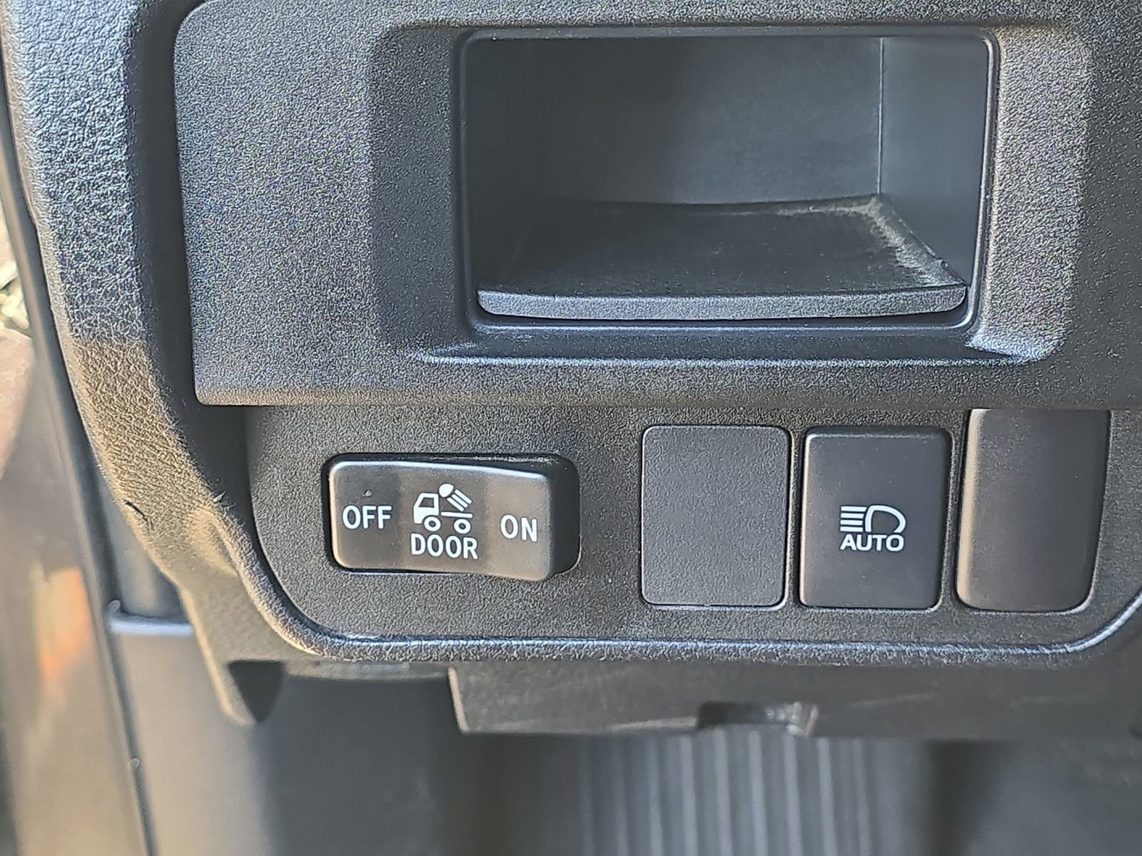 Used 2019 Toyota Tacoma SR w/ SR Convenience Package image 29