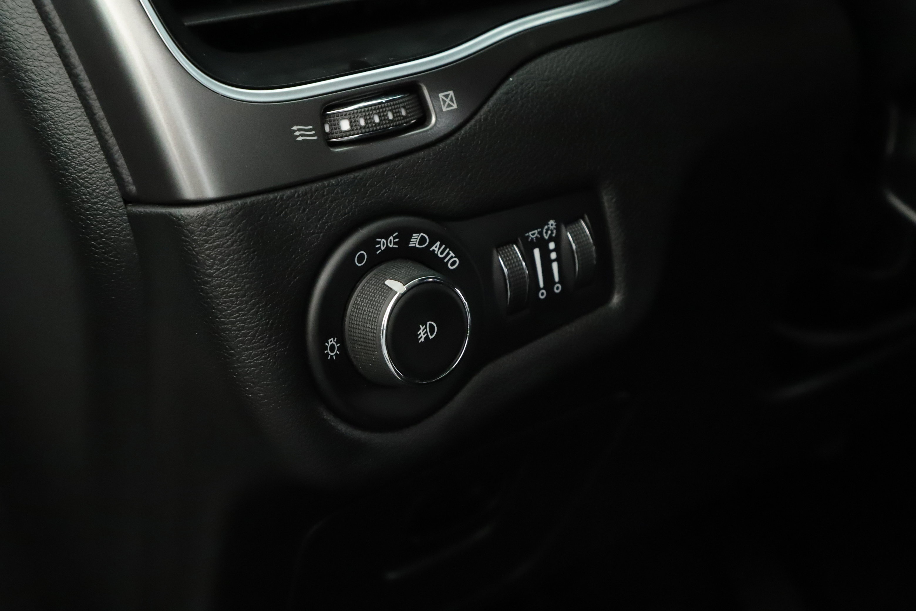 Used 2019 Jeep Cherokee Latitude Plus image 7