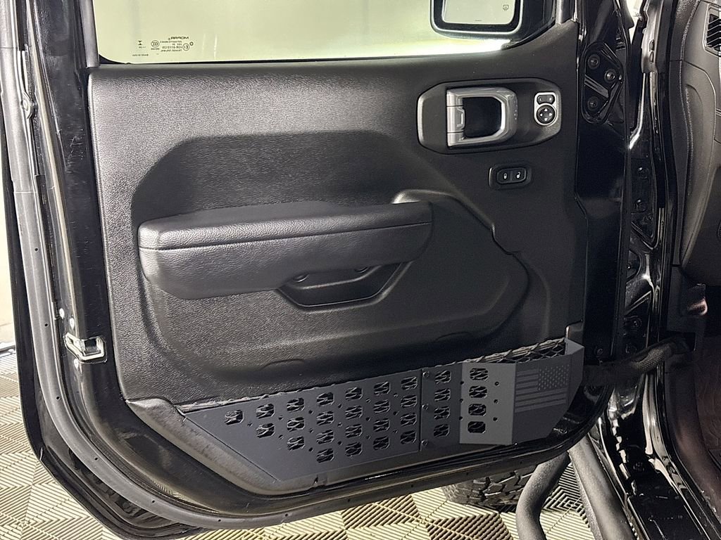 Used 2024 Jeep Gladiator Rubicon w/ Technology Group image 10