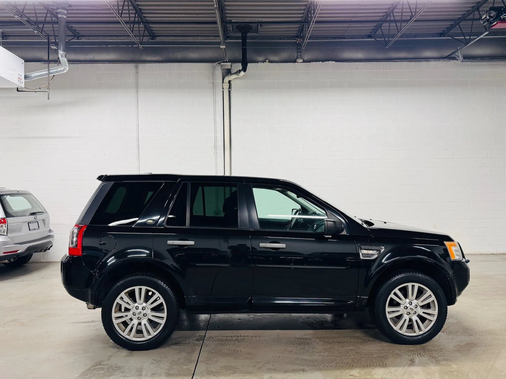 Used 2010 Land Rover LR2 HSE AWD/4WD image 9