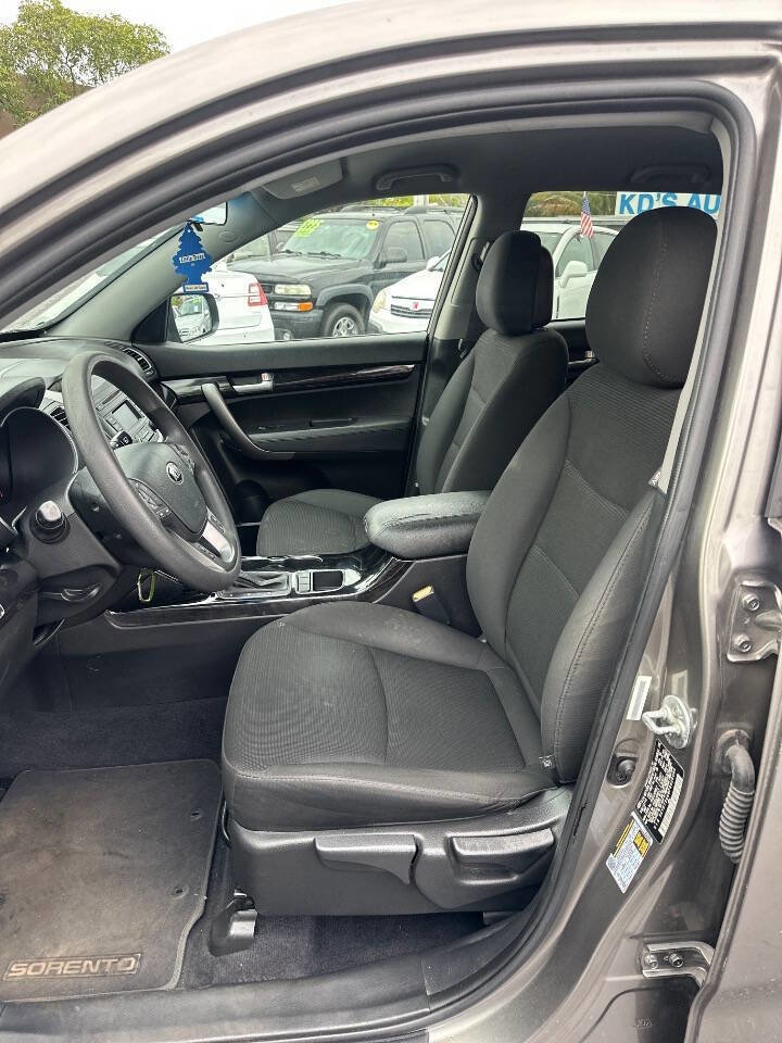Used 2015 Kia Sorento LX image 13