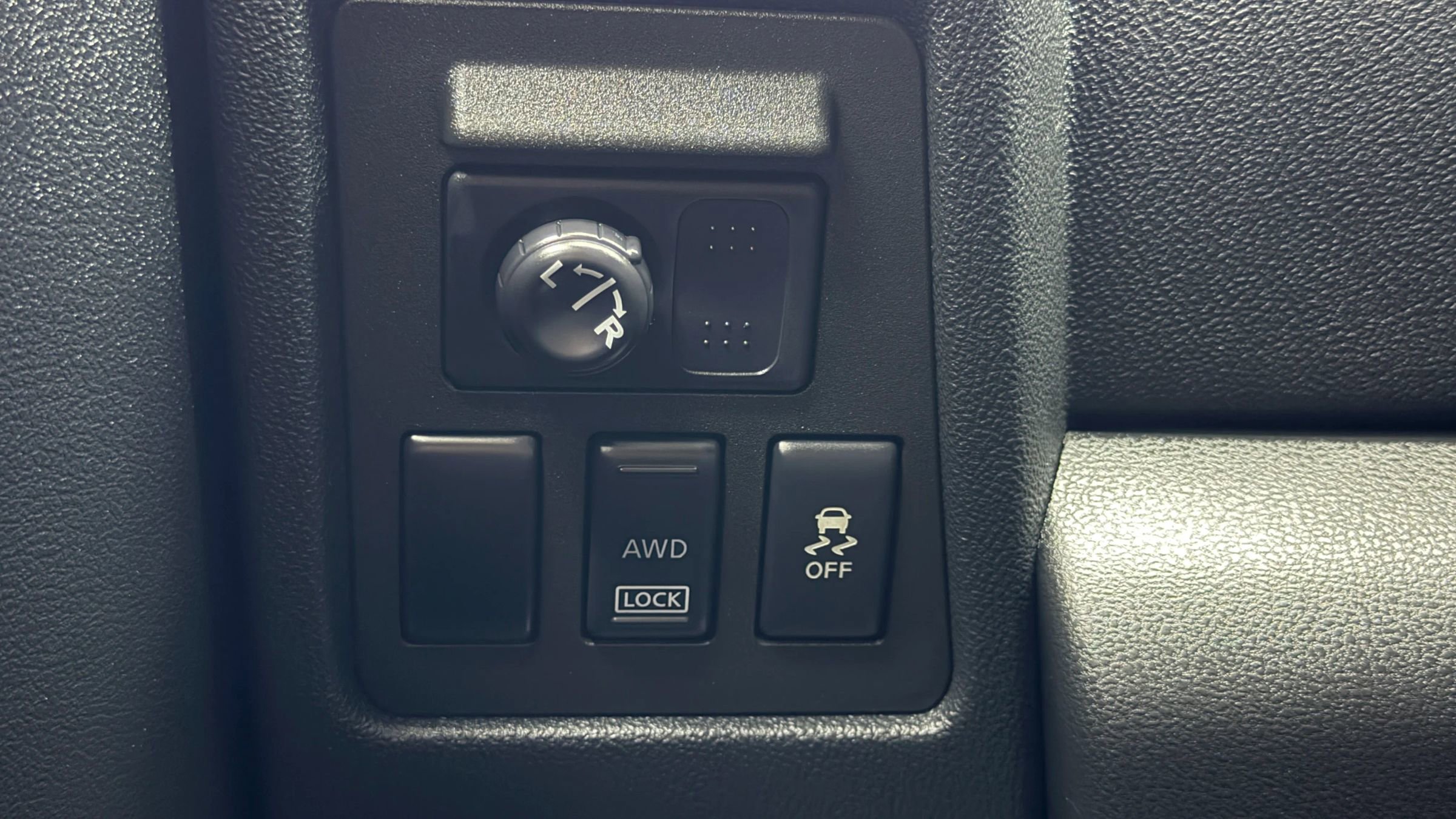 Used 2012 Nissan Rogue SV image 20