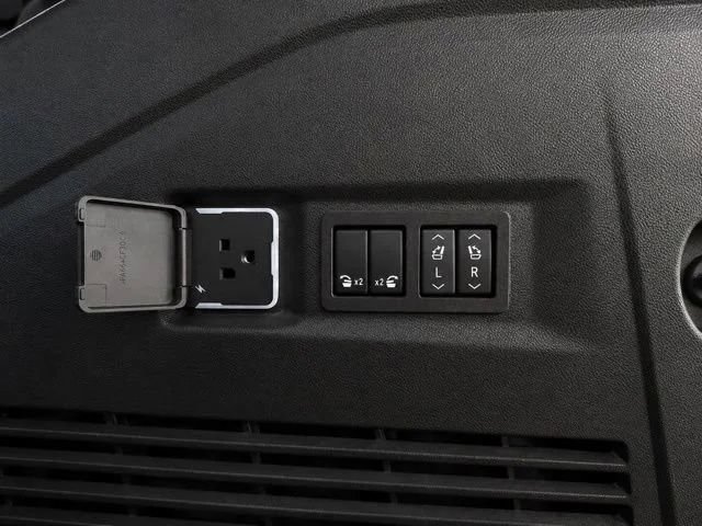 Used 2026 GMC Yukon Denali w/ Sun & Power Step Package AWD/4WD image 12