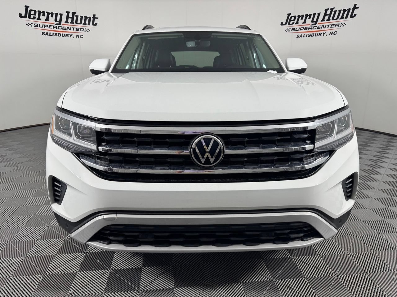 Used 2023 Volkswagen Atlas SE w/ Panoramic Sunroof Package FWD image 5