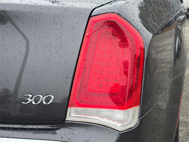 Certified 2019 Chrysler 300 Touring w/ Chrome Appearance Package image 8
