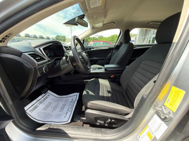 Used 2020 Ford Fusion SE FWD image 19
