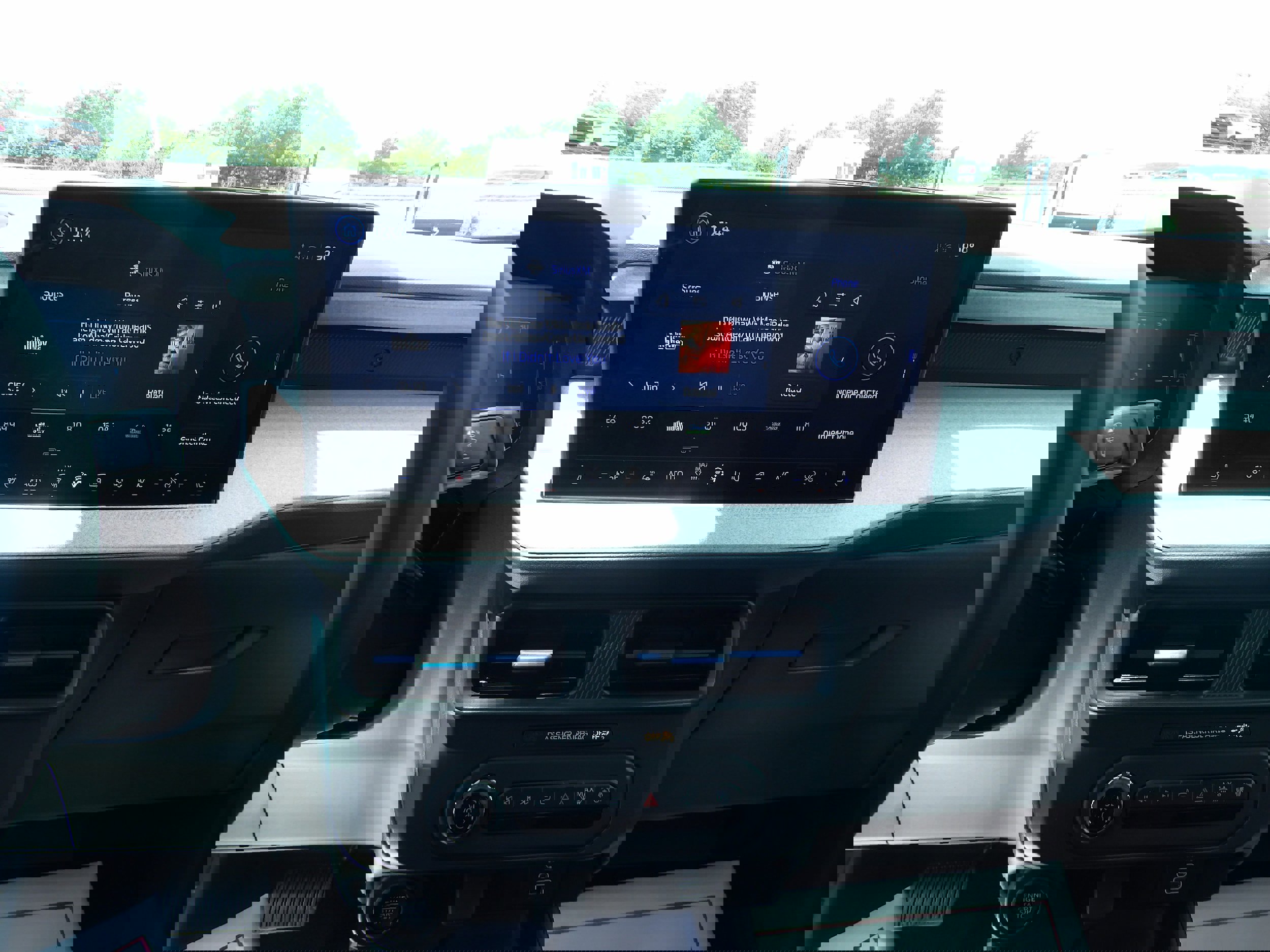 New 2025 Ford Maverick XLT w/ XLT Luxury Package image 16