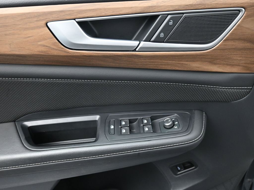 Used 2025 Volkswagen Atlas SE image 11