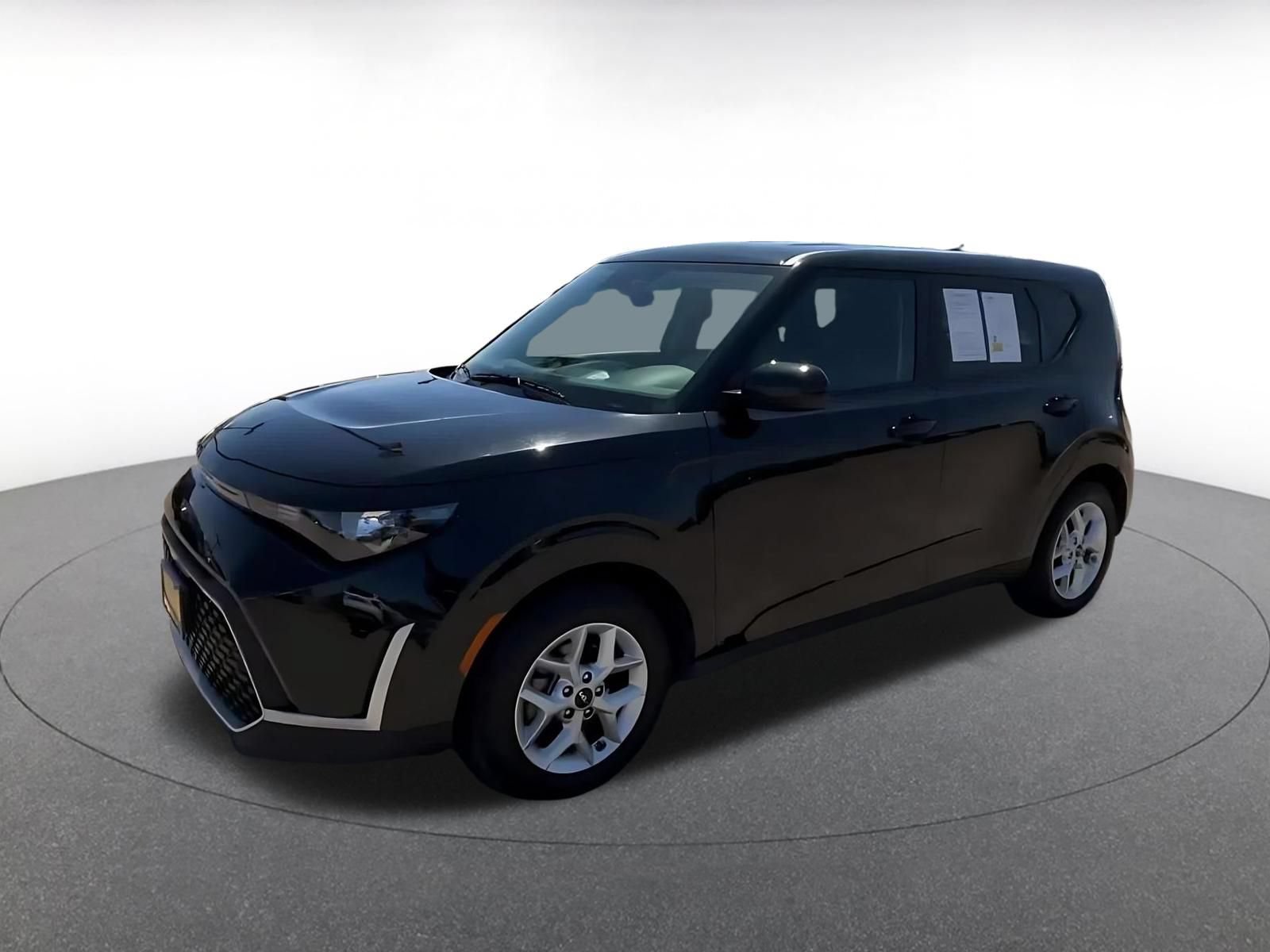 Used 2025 Kia Soul LX w/ LX Technology Package FWD image 6