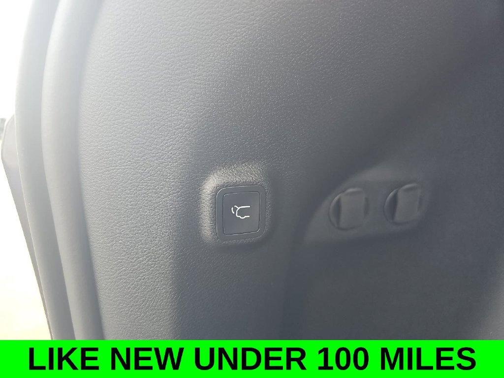 Used 2023 Jeep Cherokee Altitude Lux AWD/4WD image 13