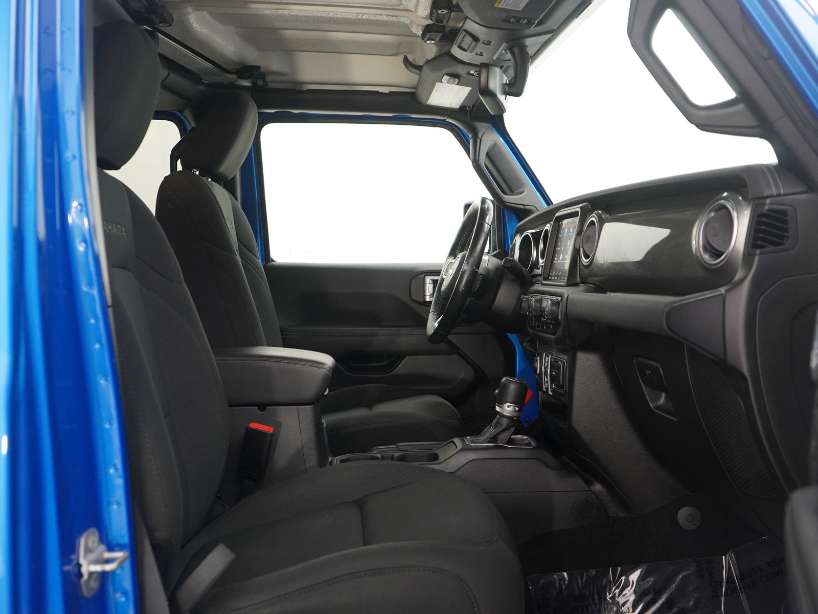 Used 2022 Jeep Wrangler Unlimited Sahara w/ Dual Top Group AWD/4WD image 11