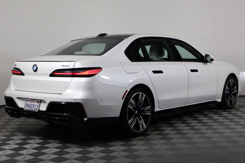 Certified 2025 BMW 760i xDrive w/ Executive Package AWD/4WD image 4