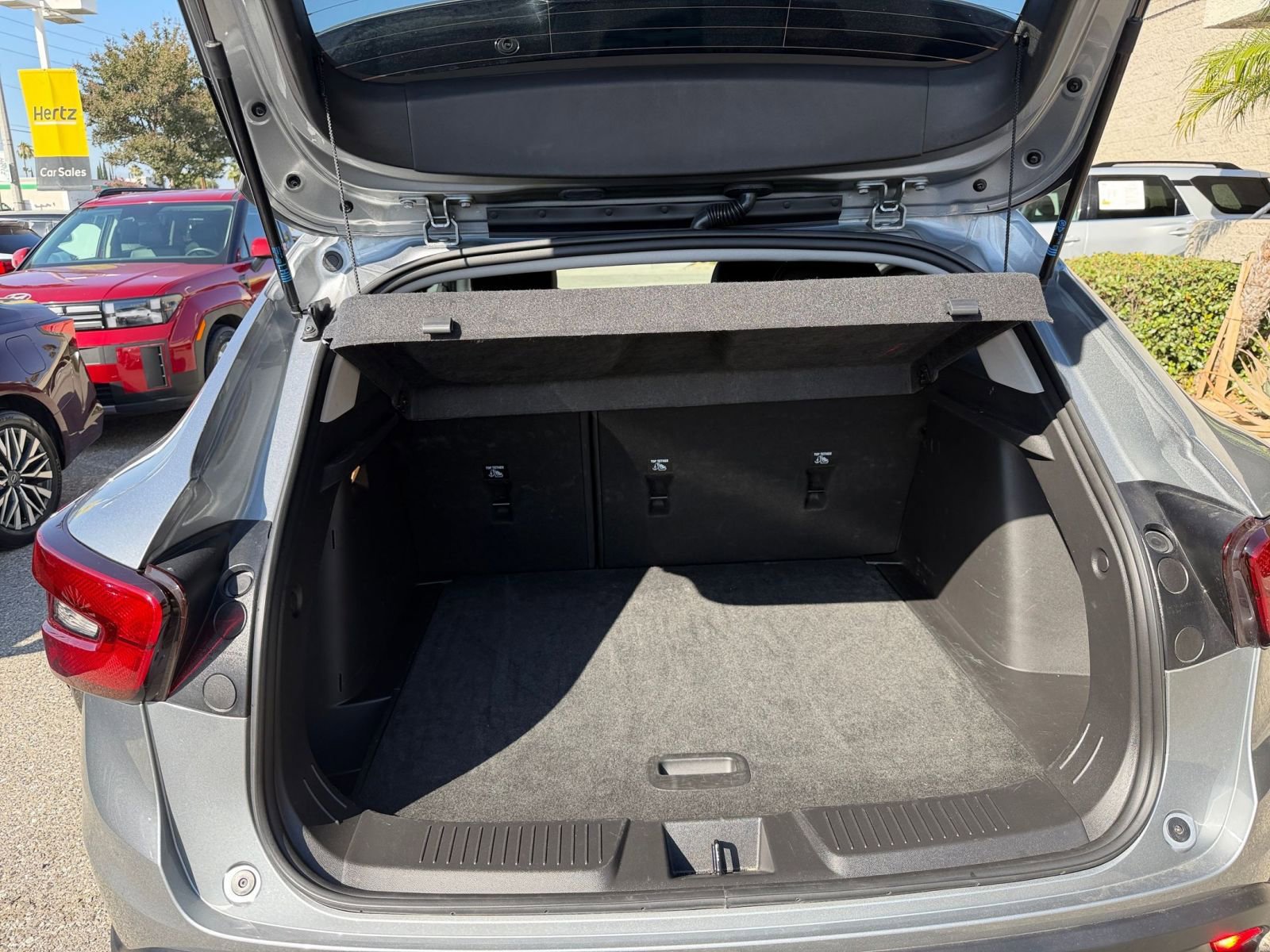Used 2025 Chevrolet Trax LT FWD image 30