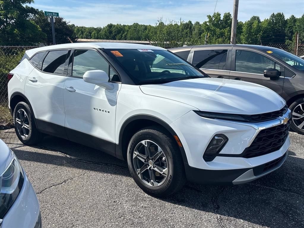 Used 2025 Chevrolet Blazer LT AWD/4WD image 6