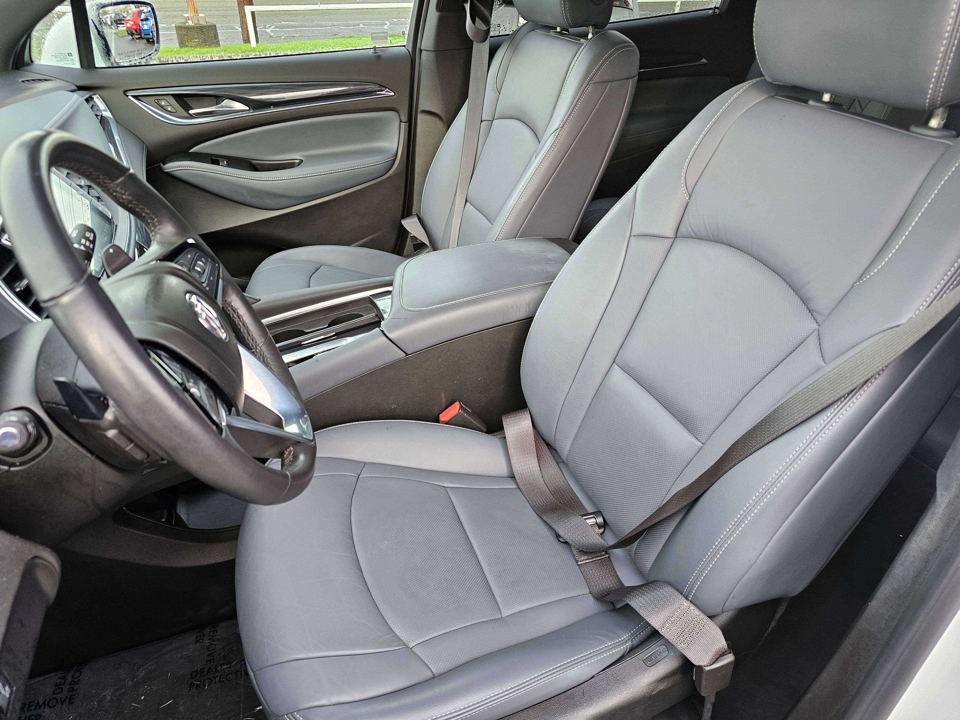 Used 2024 Buick Enclave Essence image 23